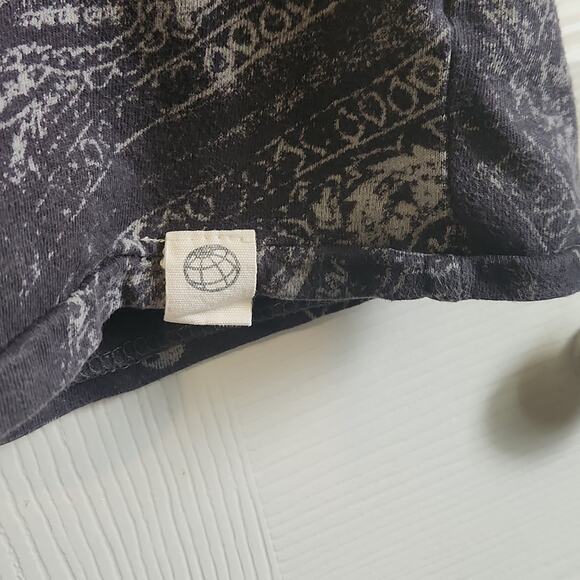 Free Planet Men's Black & Gray Short Sleeve Skull T-shirt Size Med Goth Grunge - Picture 5 of 9